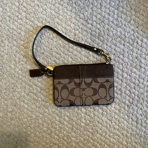 Coach wristlet-signature logo